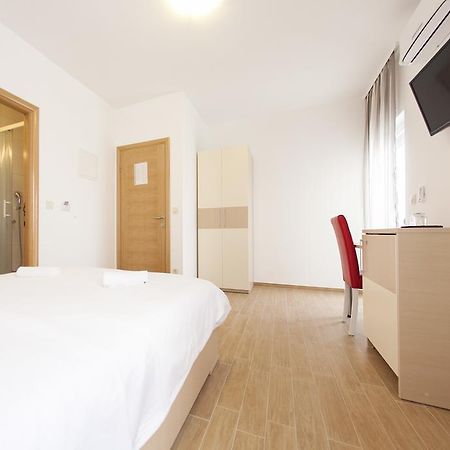 Guesthouse Villa Klara Baška Voda エクステリア 写真