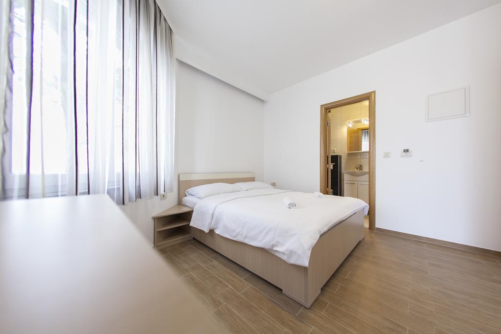 Guesthouse Villa Klara Baška Voda エクステリア 写真