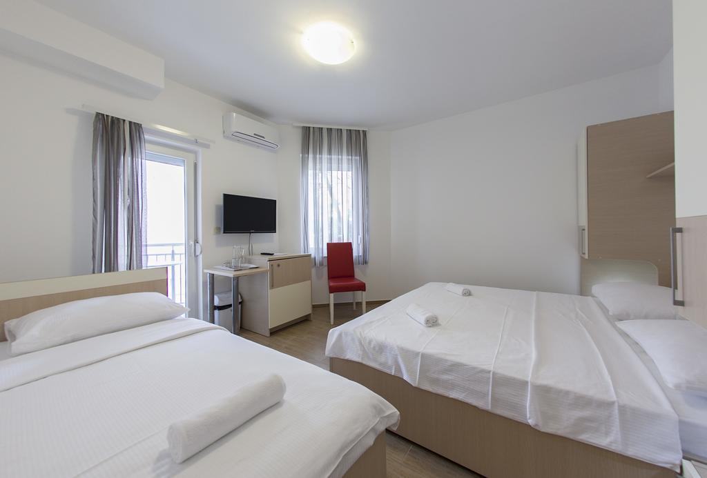 Guesthouse Villa Klara Baška Voda エクステリア 写真